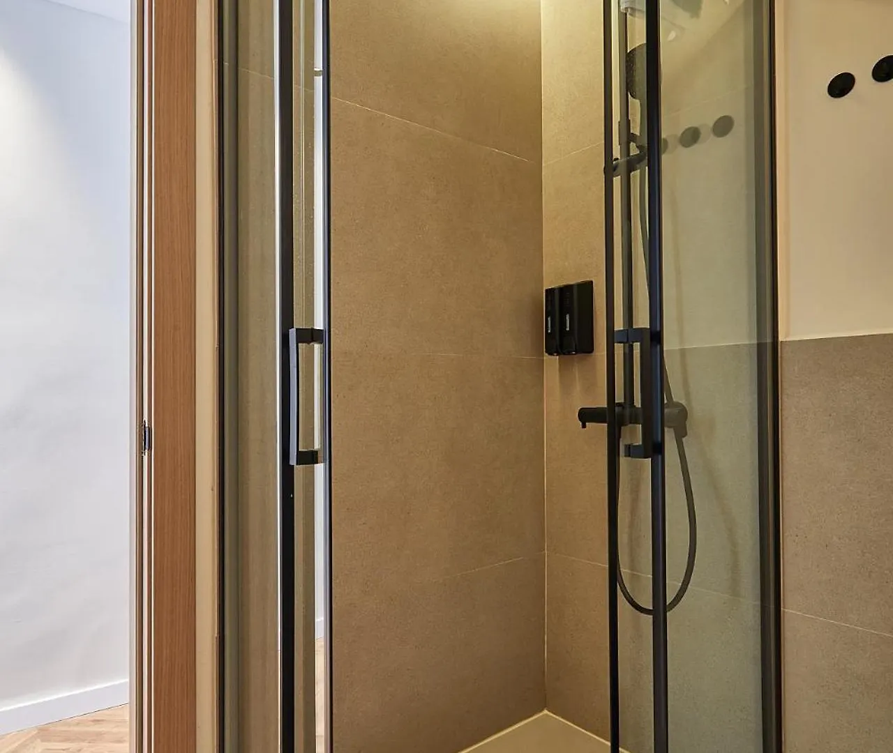 Hostal Parisien Barcelona 2*,
