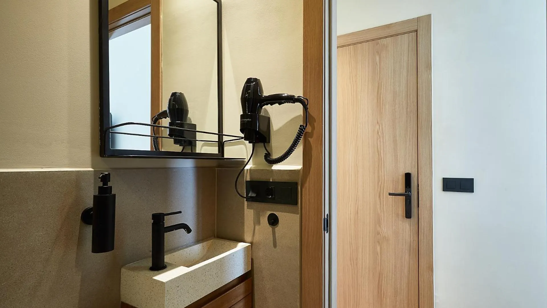 Hostal Parisien Barcelona 2*,  España